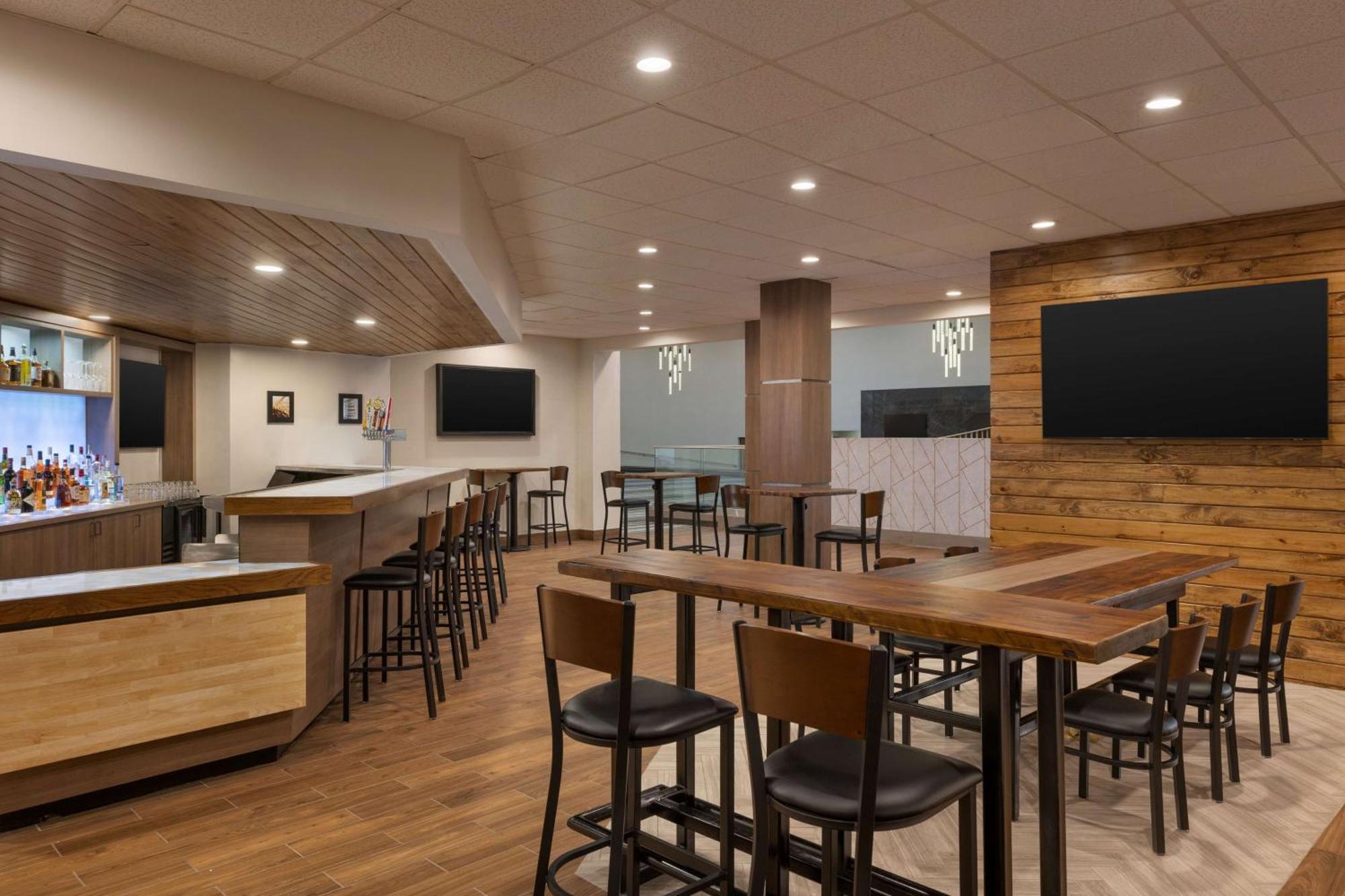 Doubletree By Hilton Fort Worth South Екстериор снимка