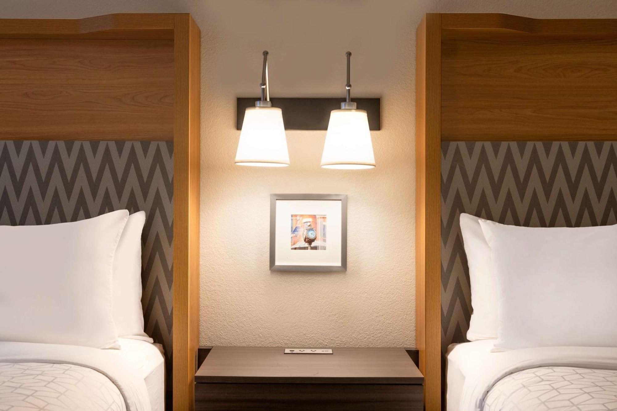 Doubletree By Hilton Fort Worth South Екстериор снимка