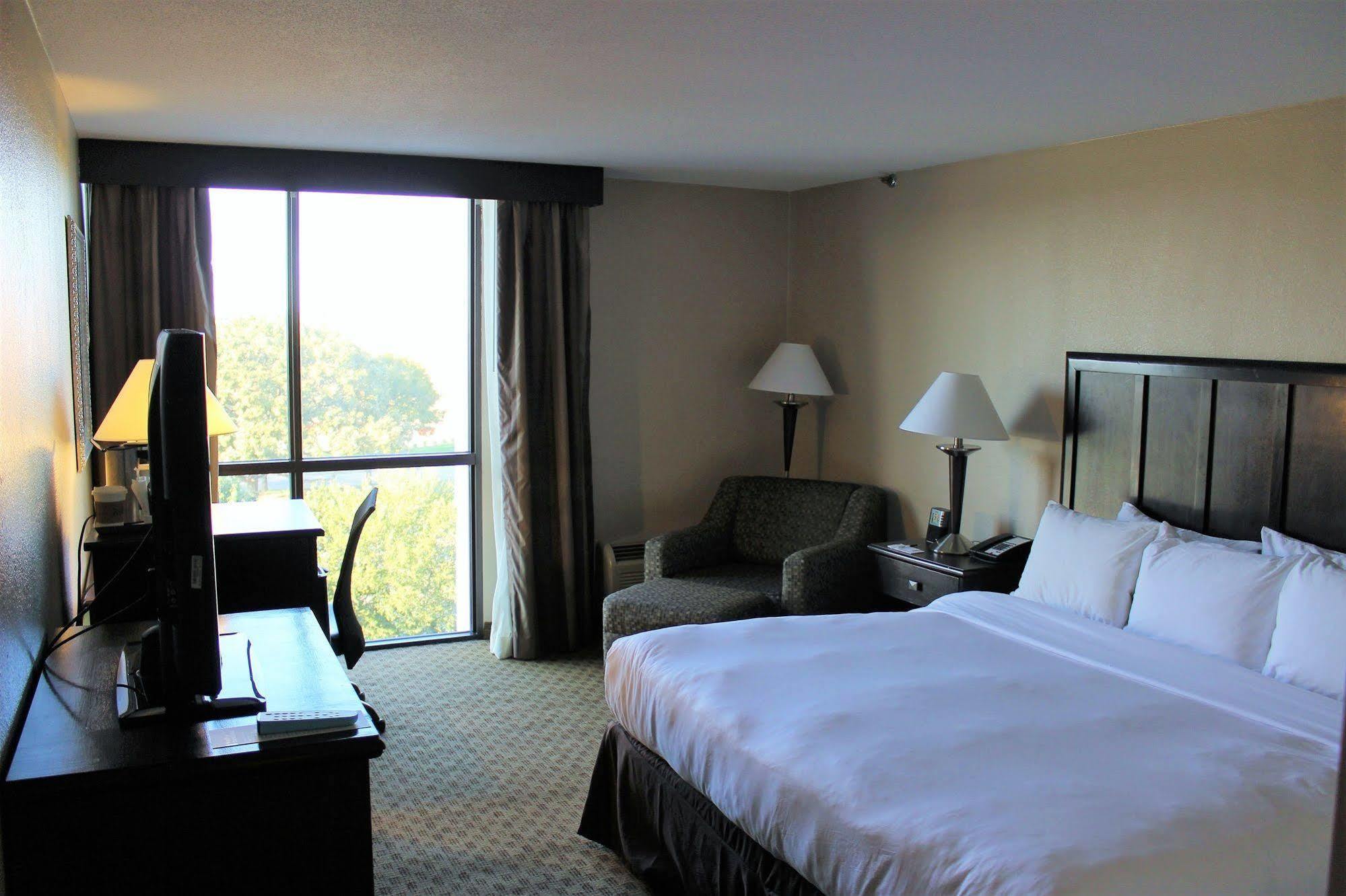 Doubletree By Hilton Fort Worth South Екстериор снимка