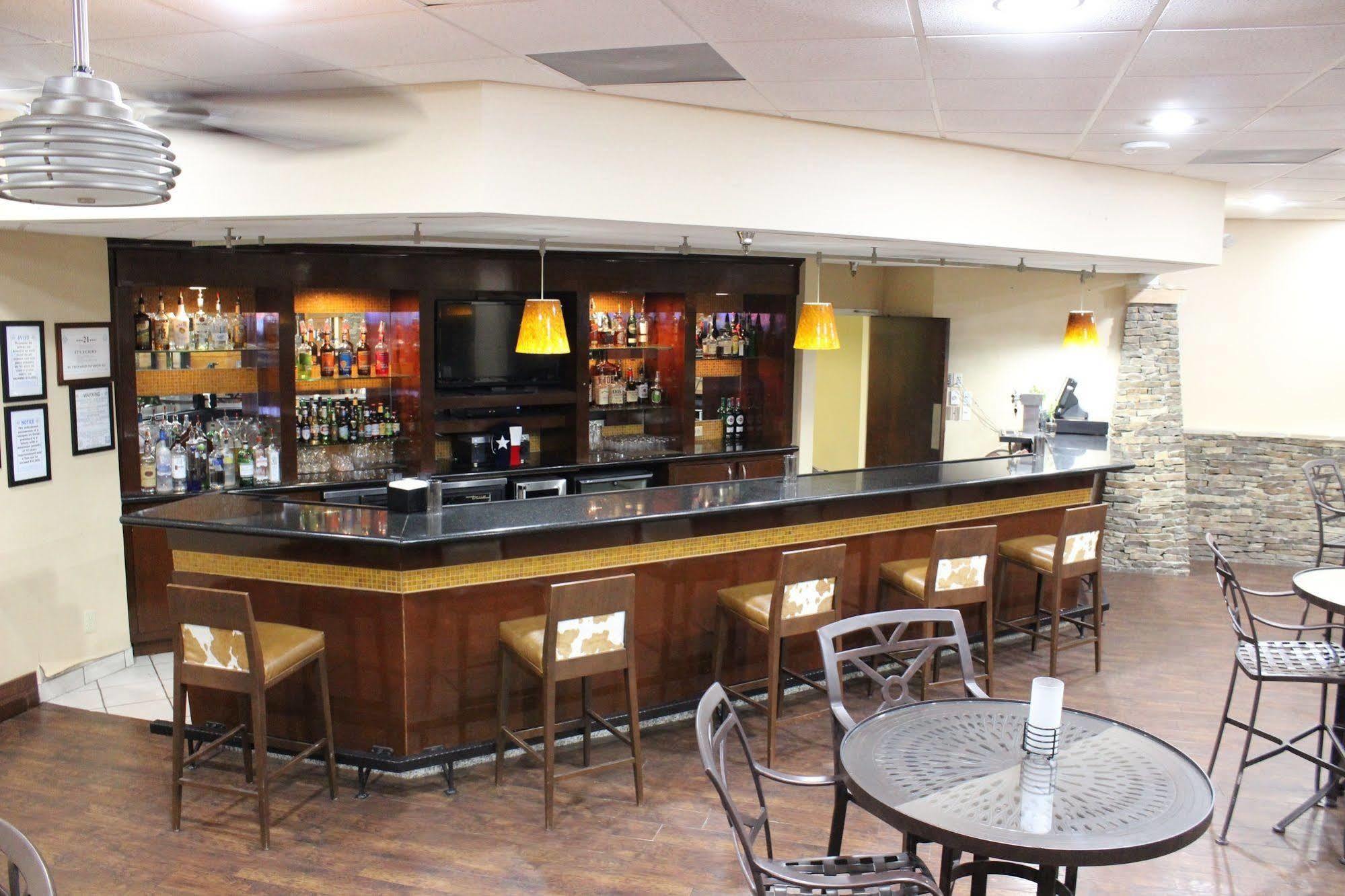 Doubletree By Hilton Fort Worth South Екстериор снимка
